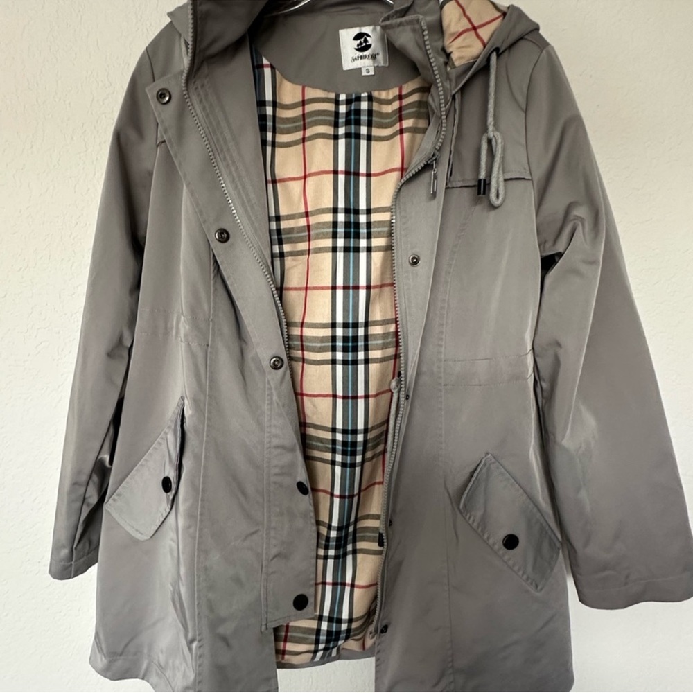 Two rain jackets. Women's Mauve Utility Jacket with Hood. - Picture 11 of 16